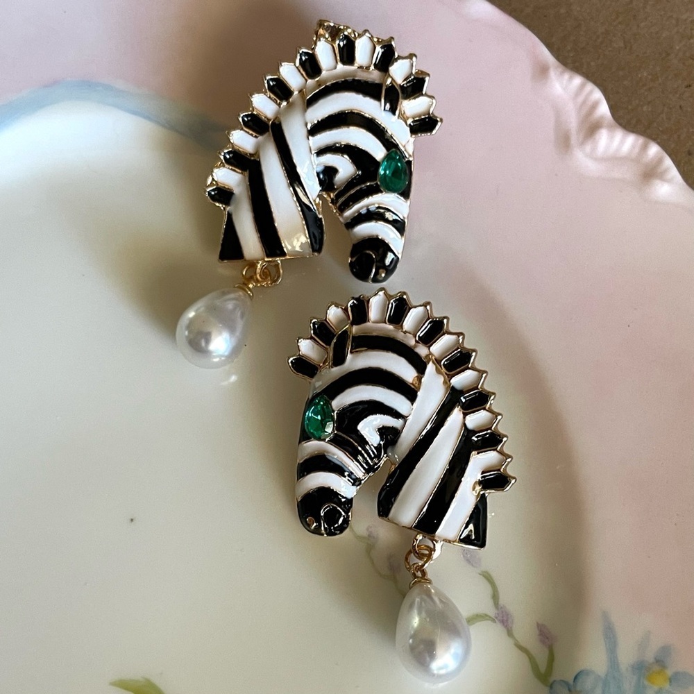 ✨Betsey Johnson Imperial Zebra Earrings - Picture 6 of 7